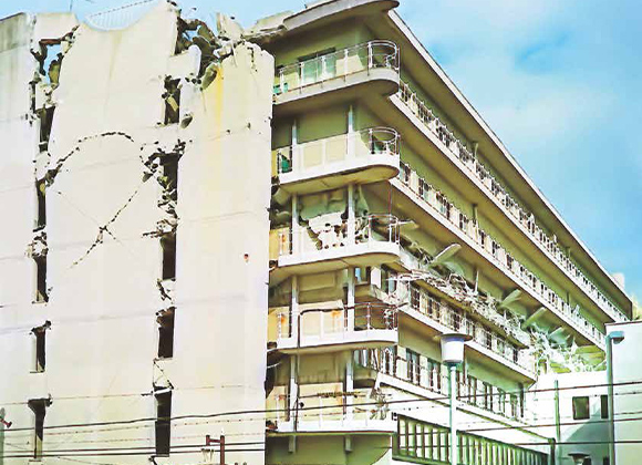建物の崩壊画像